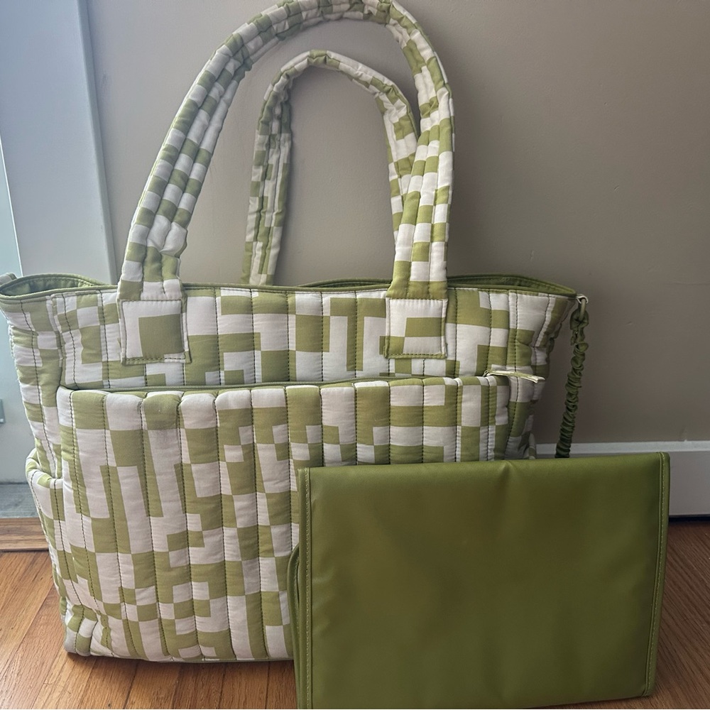 BEIS Green and White Baby Bag Set